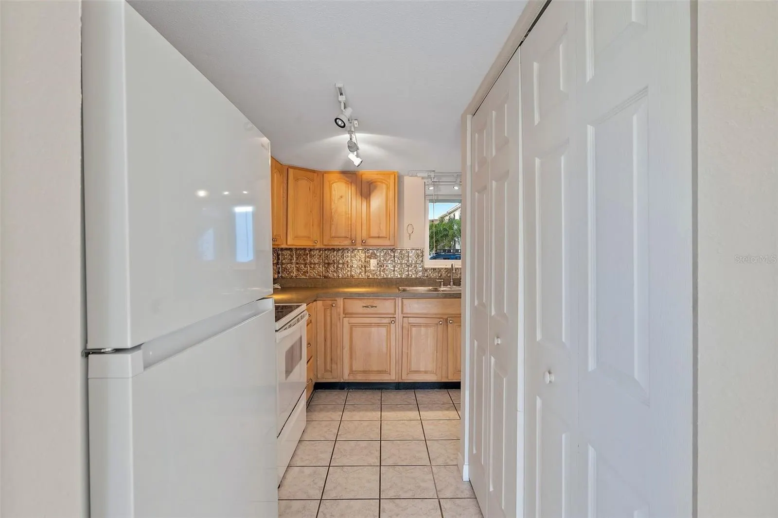 2944 W BAY DR #101, #101