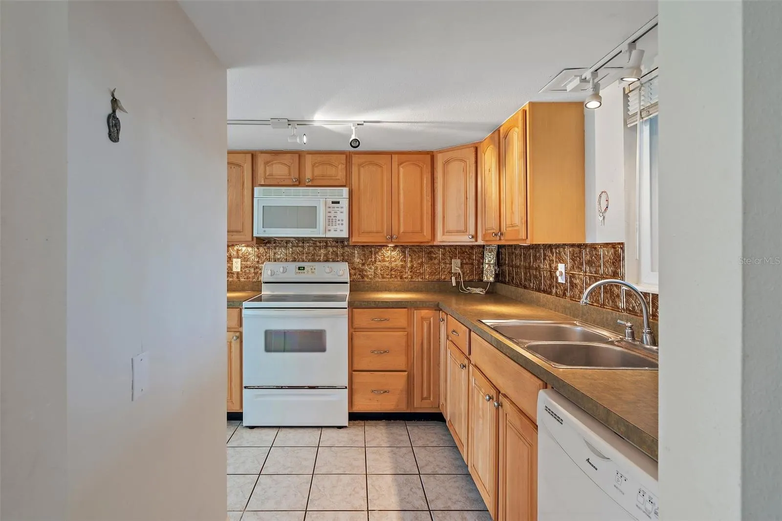 2944 W BAY DR #101, #101