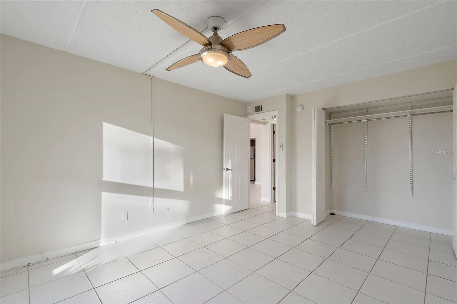 2944 W BAY DR #101, #101