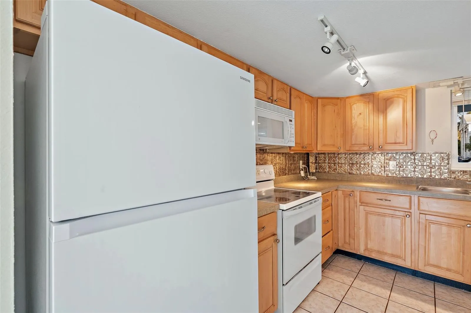 2944 W BAY DR #101, #101