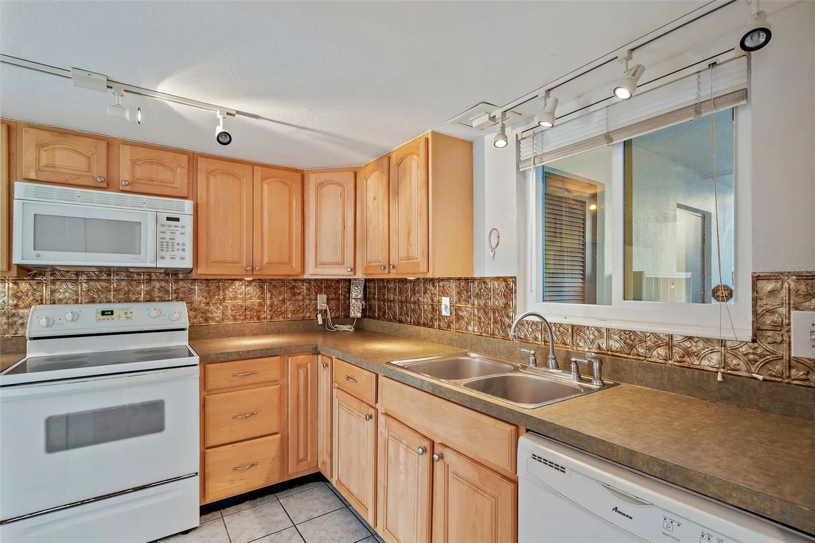 2944 W BAY DR #101, #101