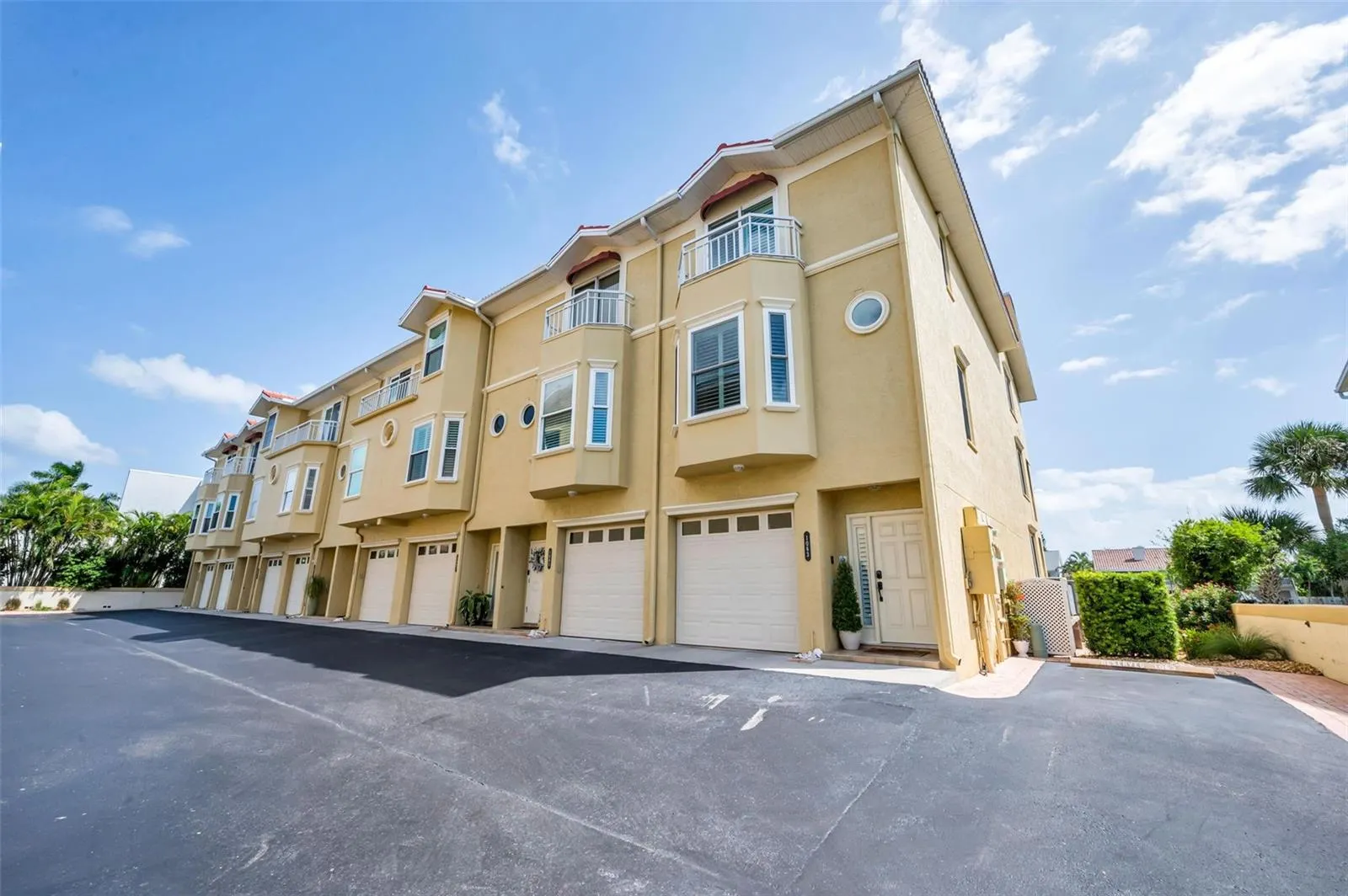1063 PINELLAS BAYWAY S
