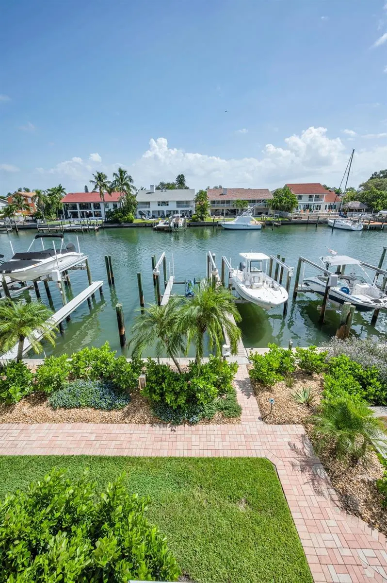 1063 PINELLAS BAYWAY S