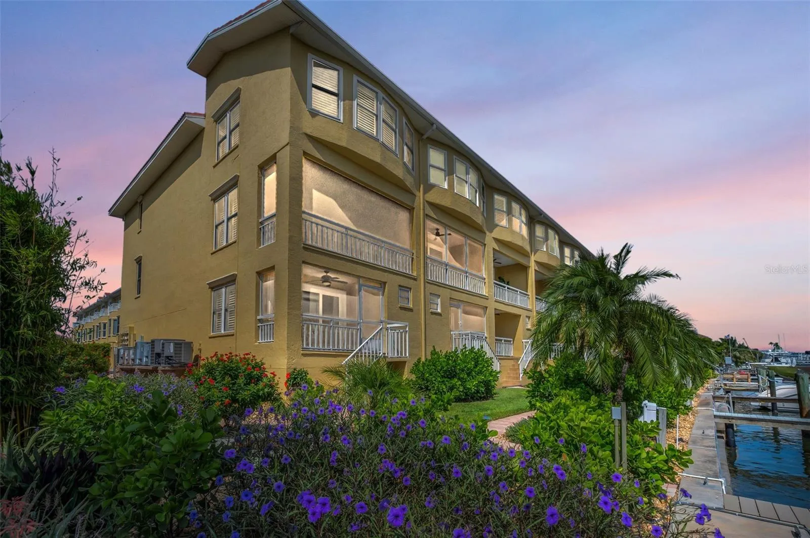 1063 PINELLAS BAYWAY S