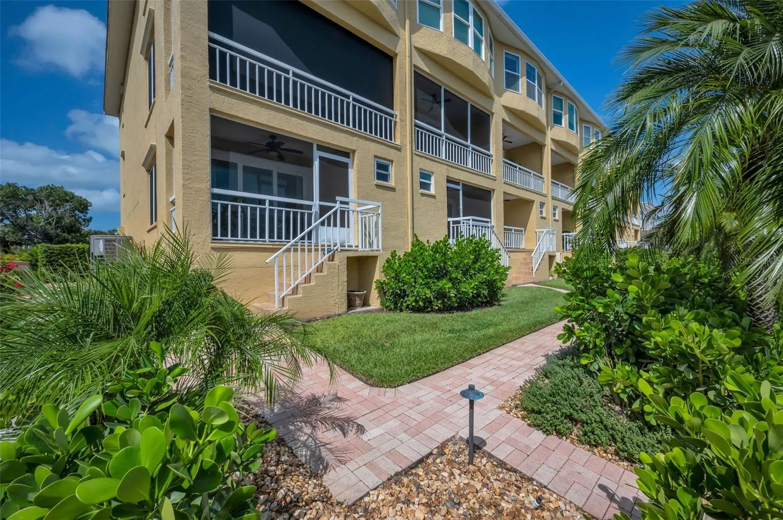 1063 PINELLAS BAYWAY S