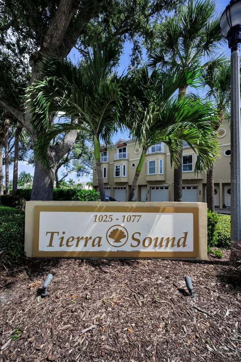 1063 PINELLAS BAYWAY S