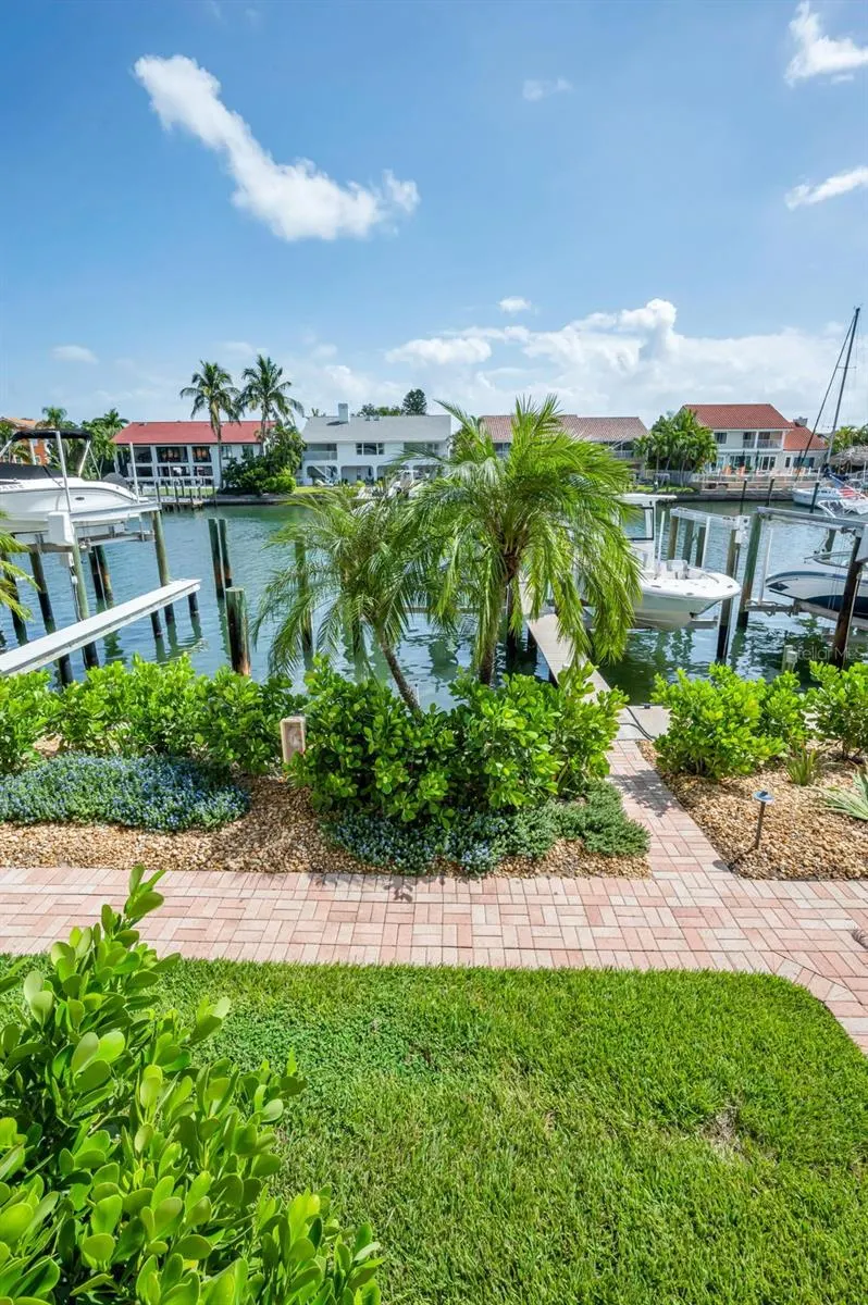 1063 PINELLAS BAYWAY S