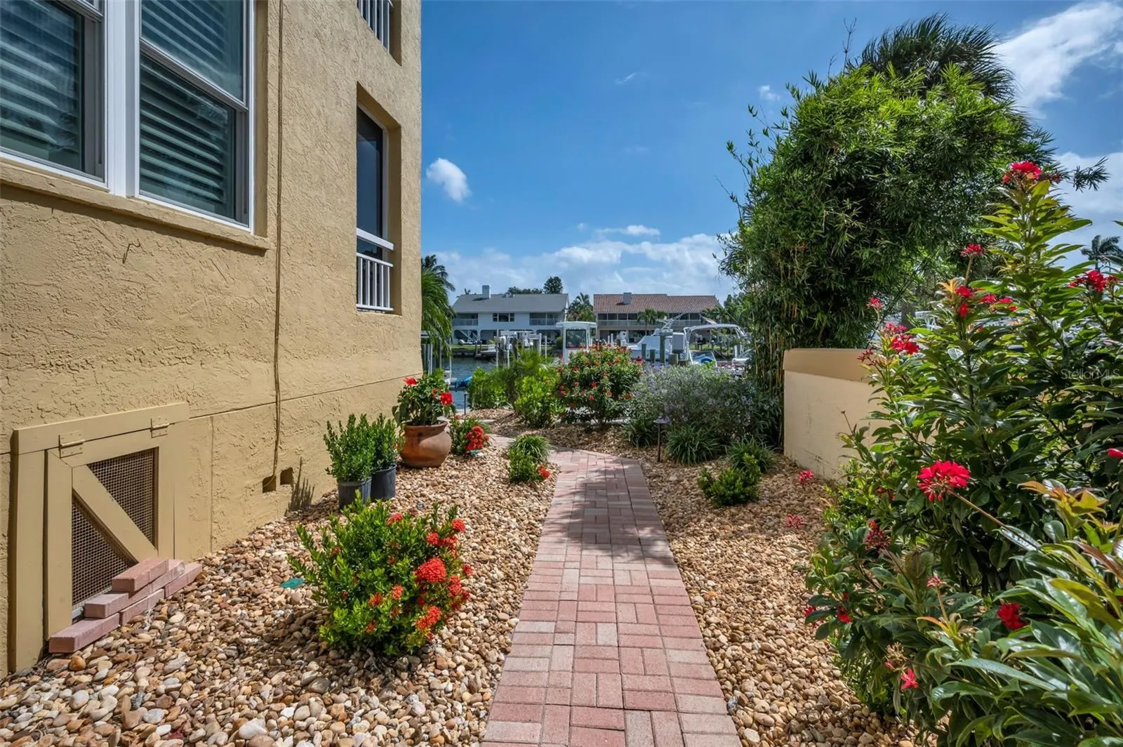 1063 PINELLAS BAYWAY S
