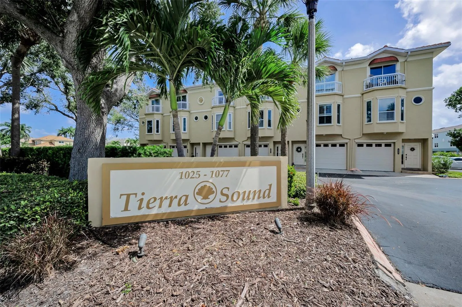 1063 PINELLAS BAYWAY S