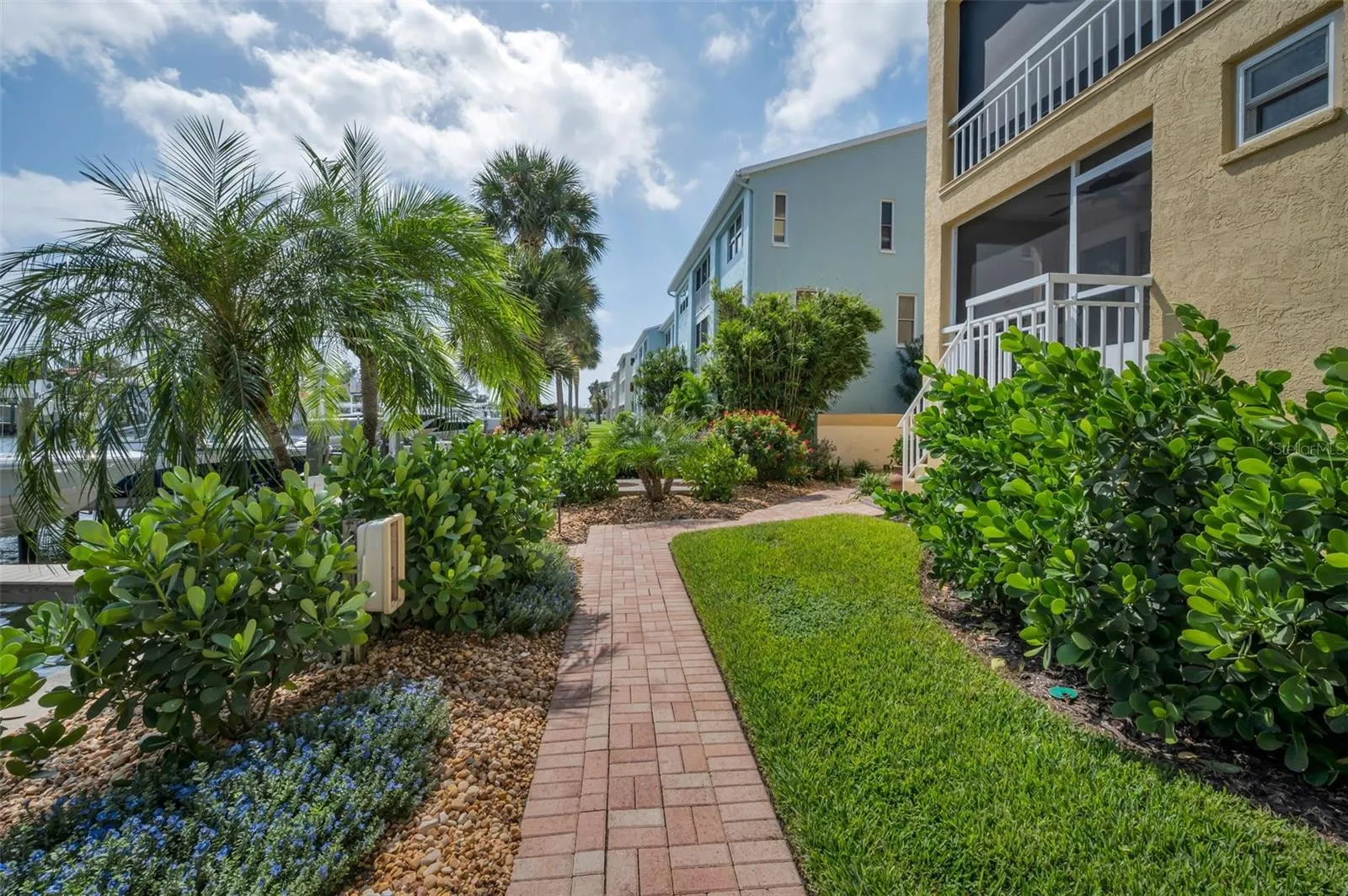 1063 PINELLAS BAYWAY S