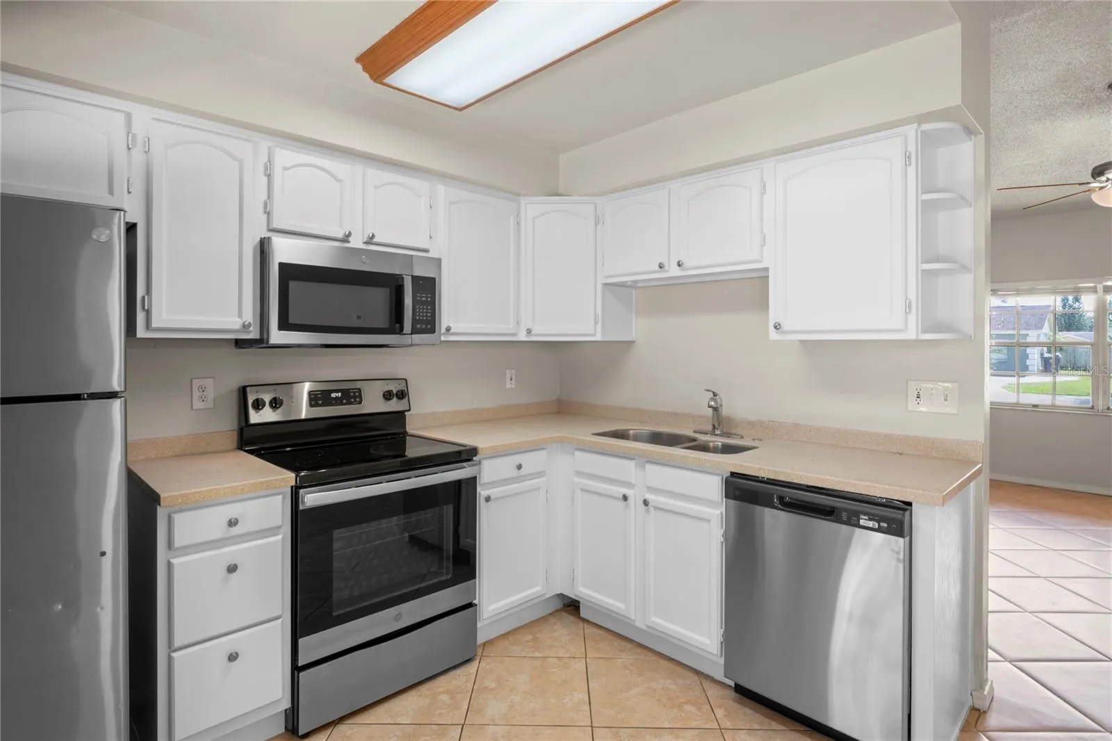 4932 HI VISTA CIR