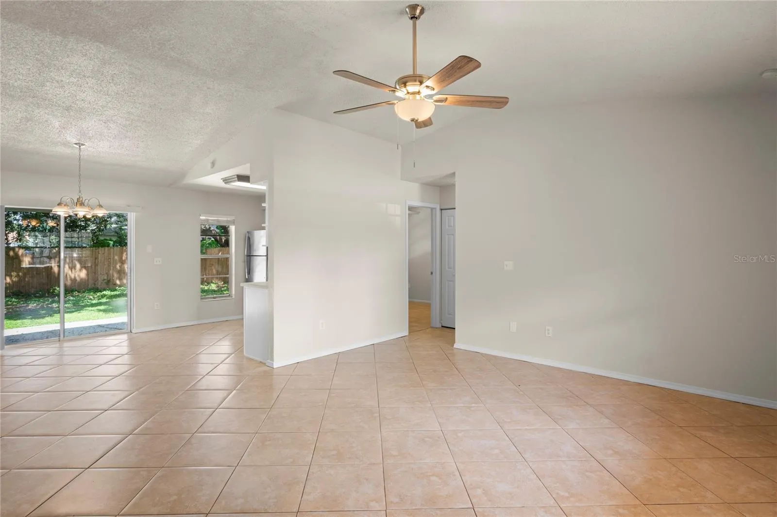 4932 HI VISTA CIR