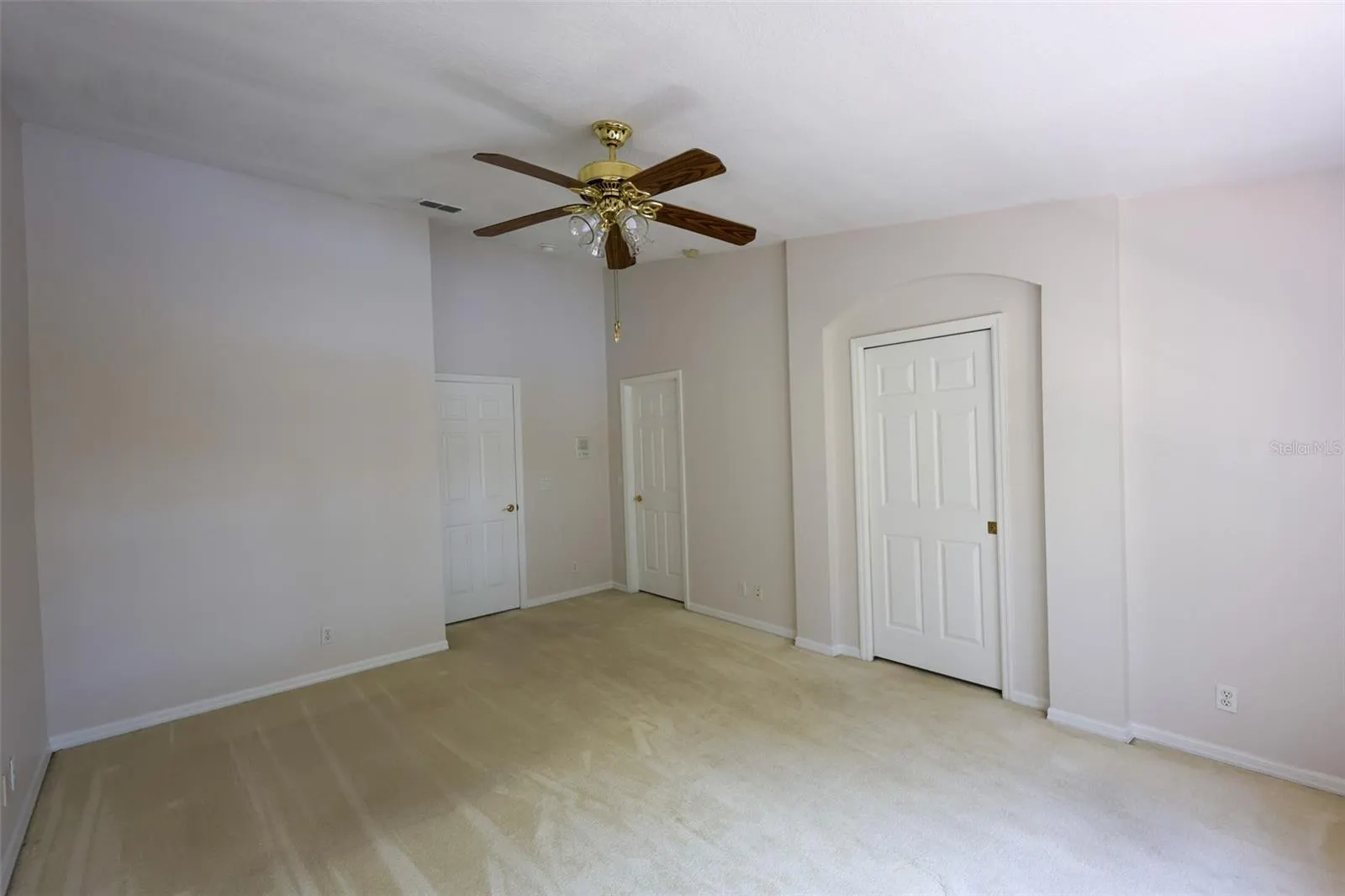 611 SPRING LAKE CIR
