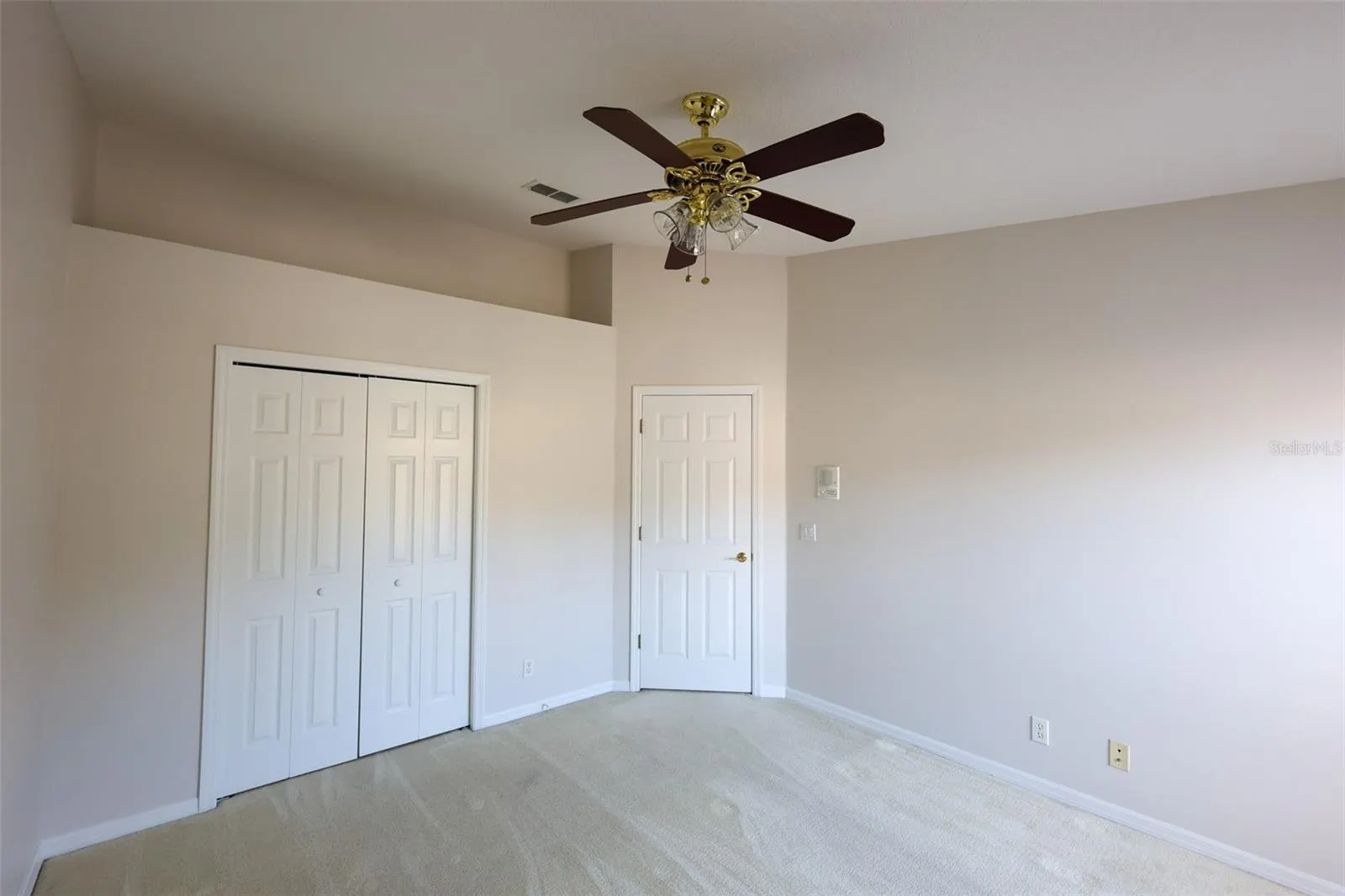 611 SPRING LAKE CIR