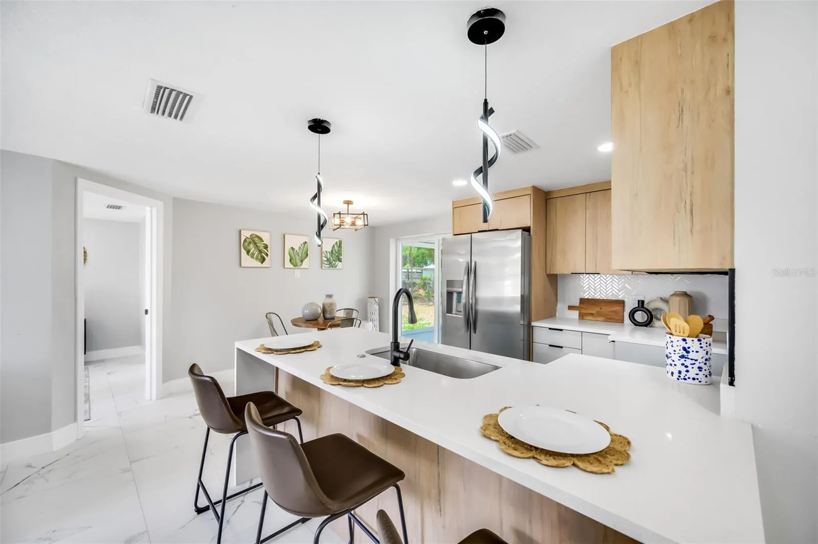 208 PALMETTO RD W