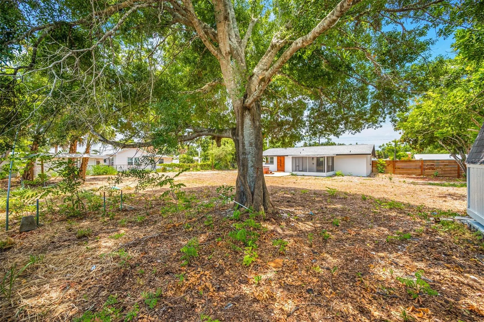 208 PALMETTO RD W