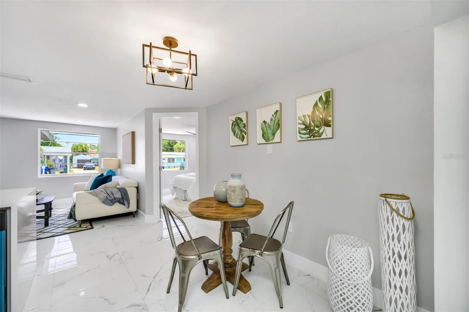 208 PALMETTO RD W