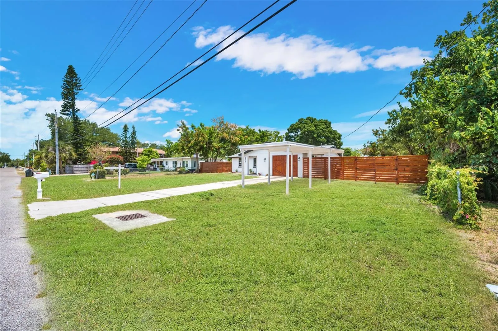 208 PALMETTO RD W