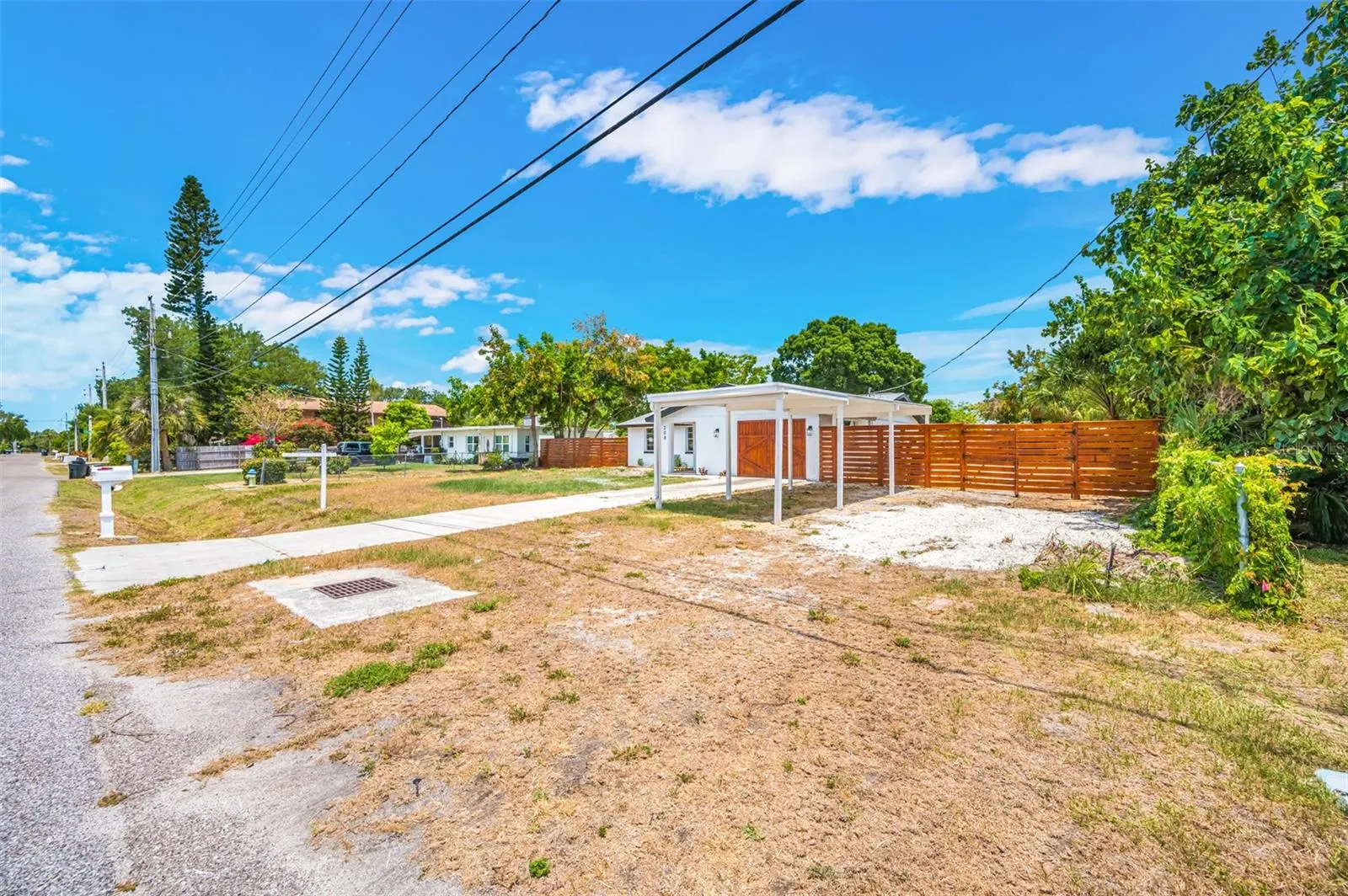 208 PALMETTO RD W