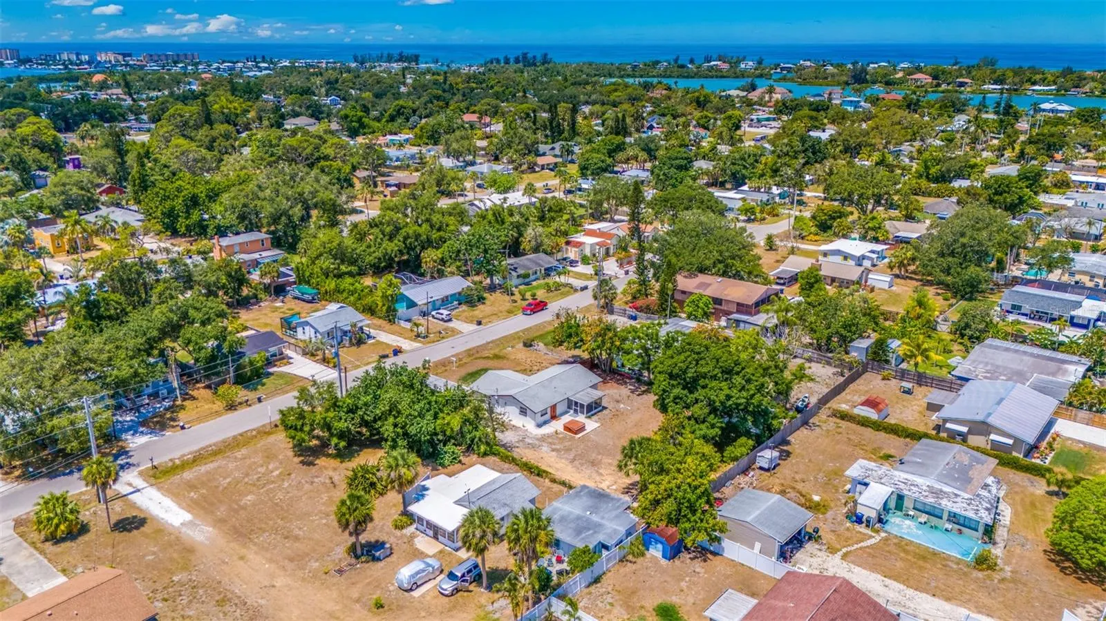 208 PALMETTO RD W
