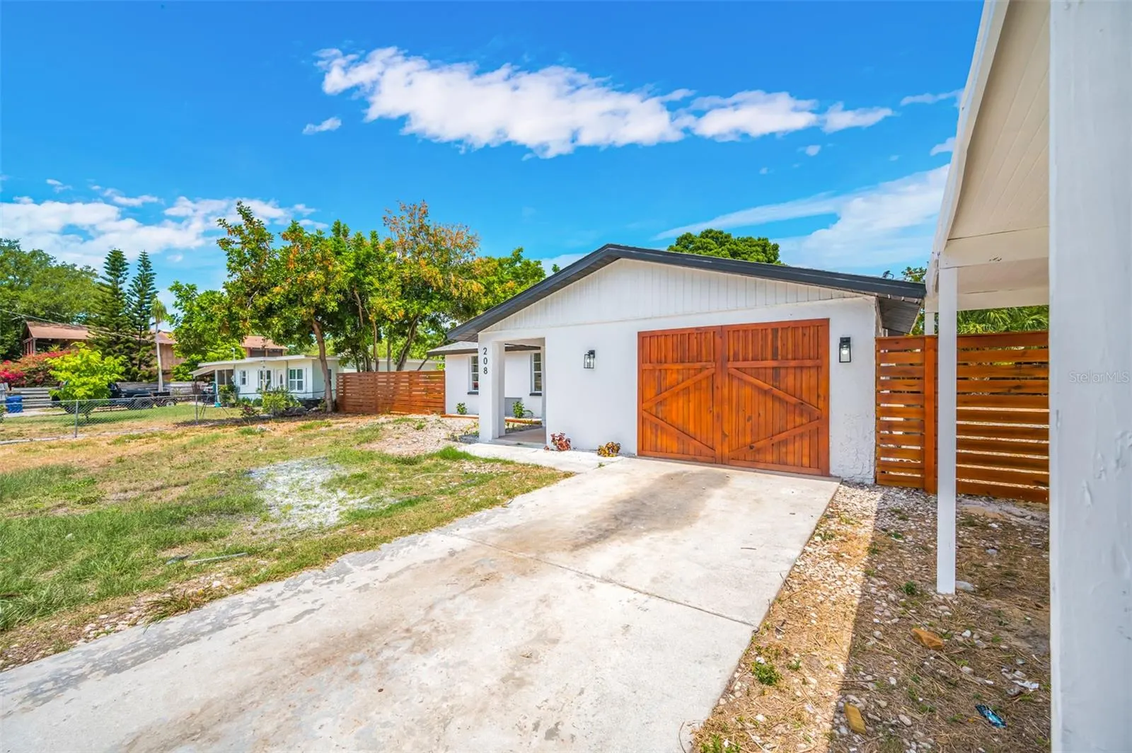208 PALMETTO RD W