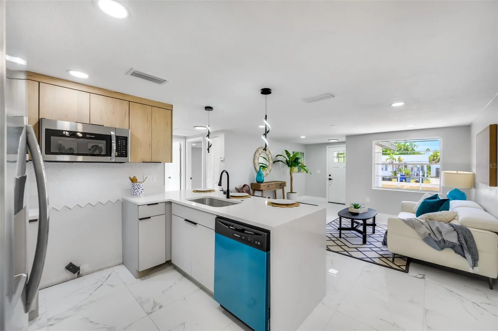 208 PALMETTO RD W