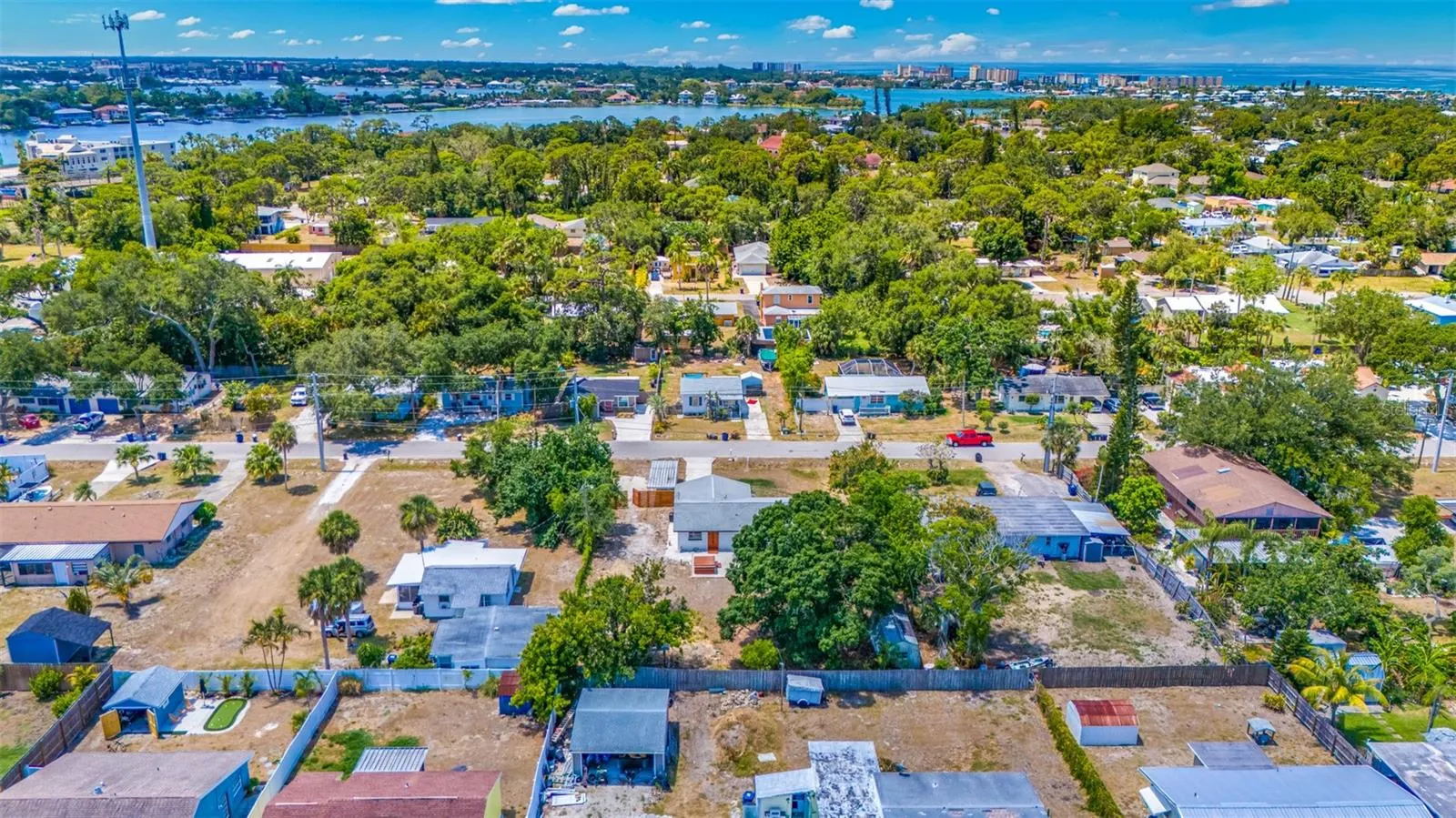 208 PALMETTO RD W