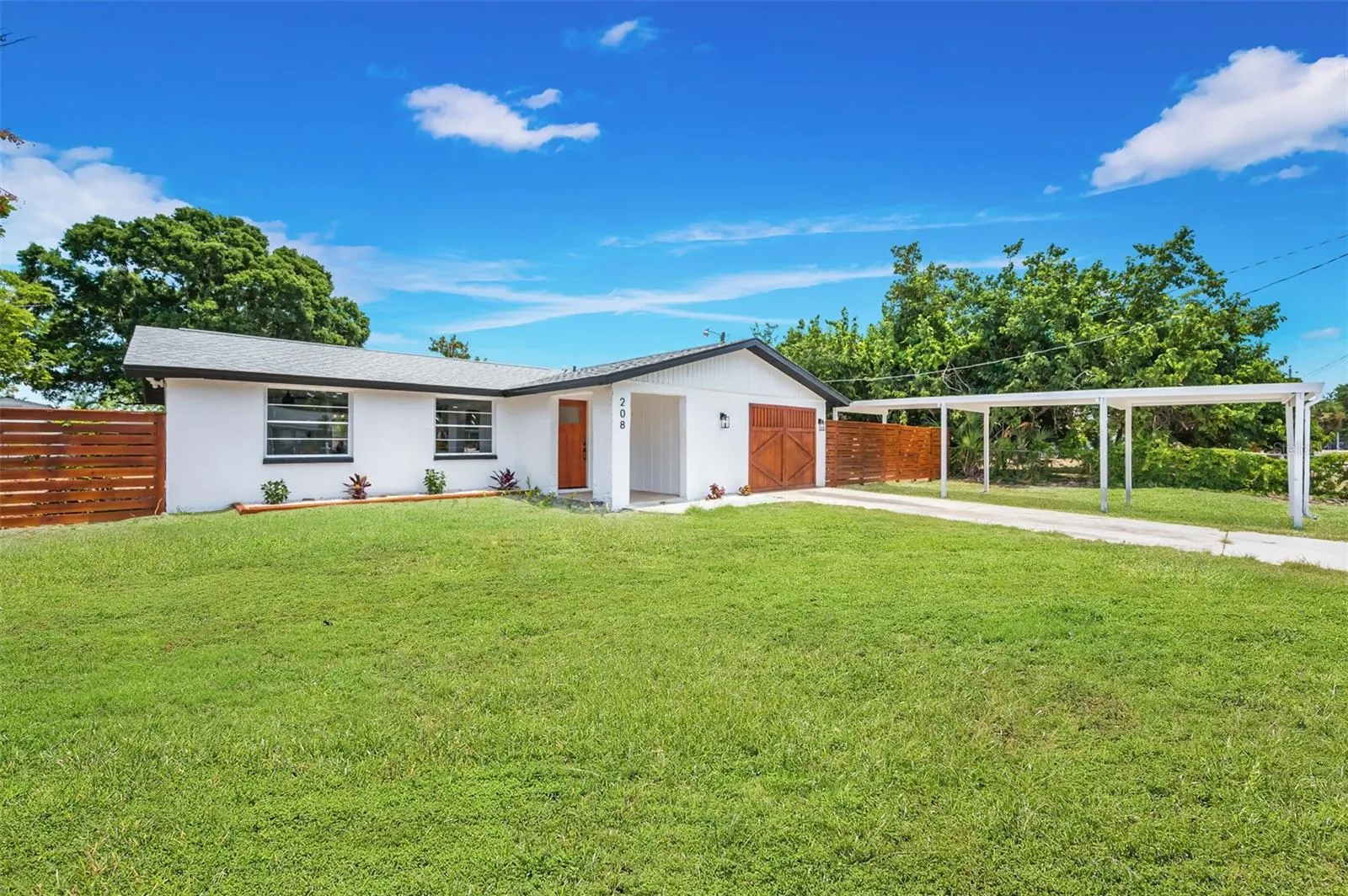 208 PALMETTO RD W