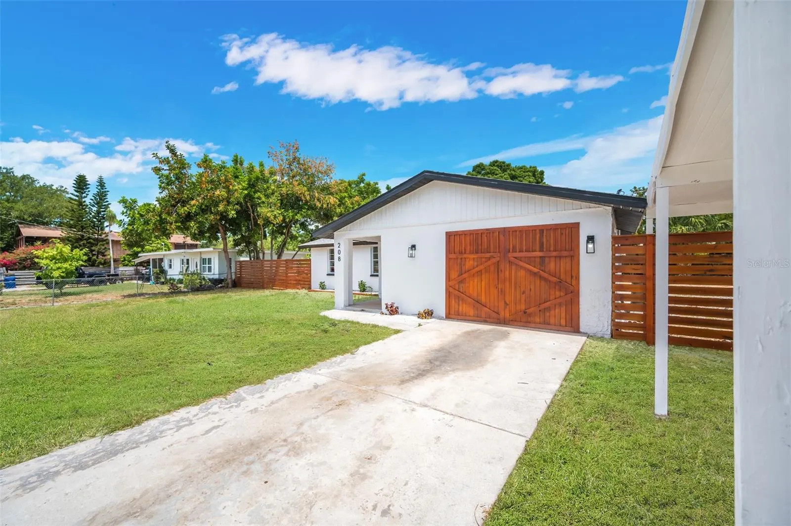 208 PALMETTO RD W