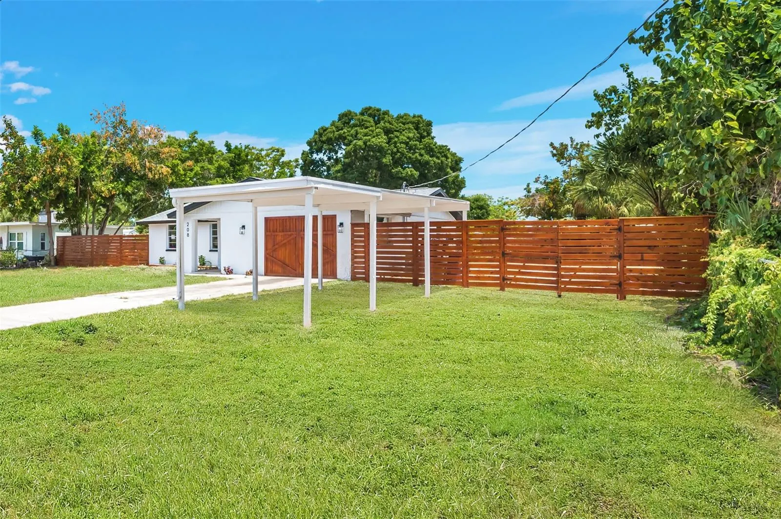 208 PALMETTO RD W
