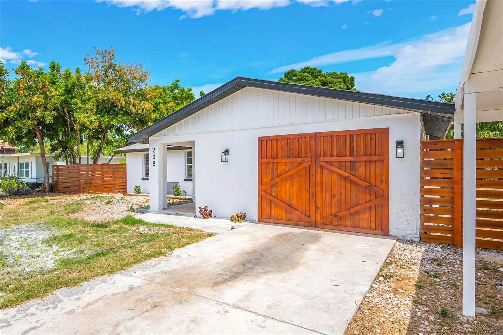 208 PALMETTO RD W