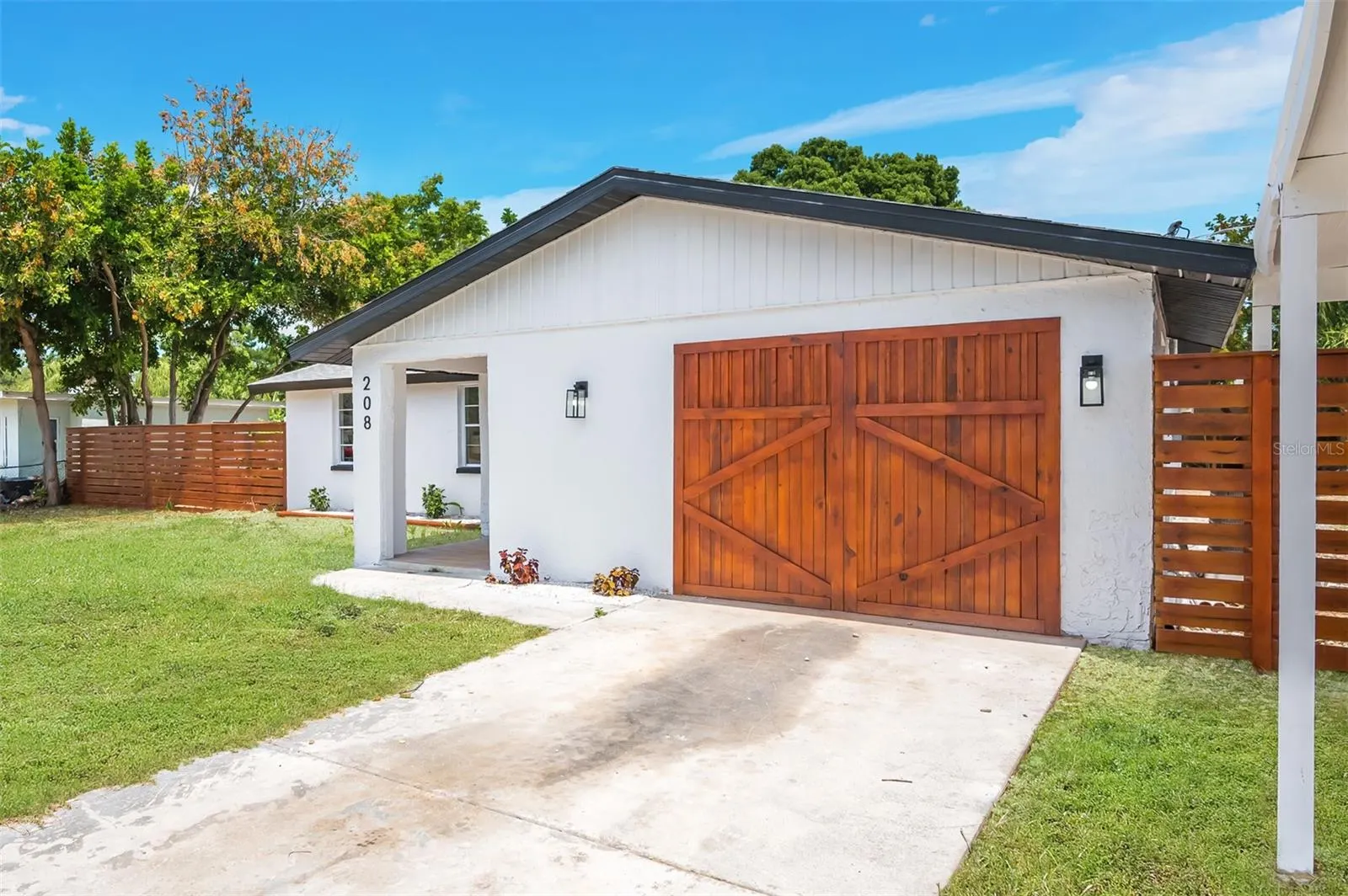 208 PALMETTO RD W