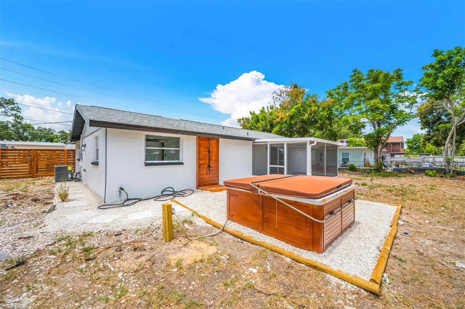 208 PALMETTO RD W