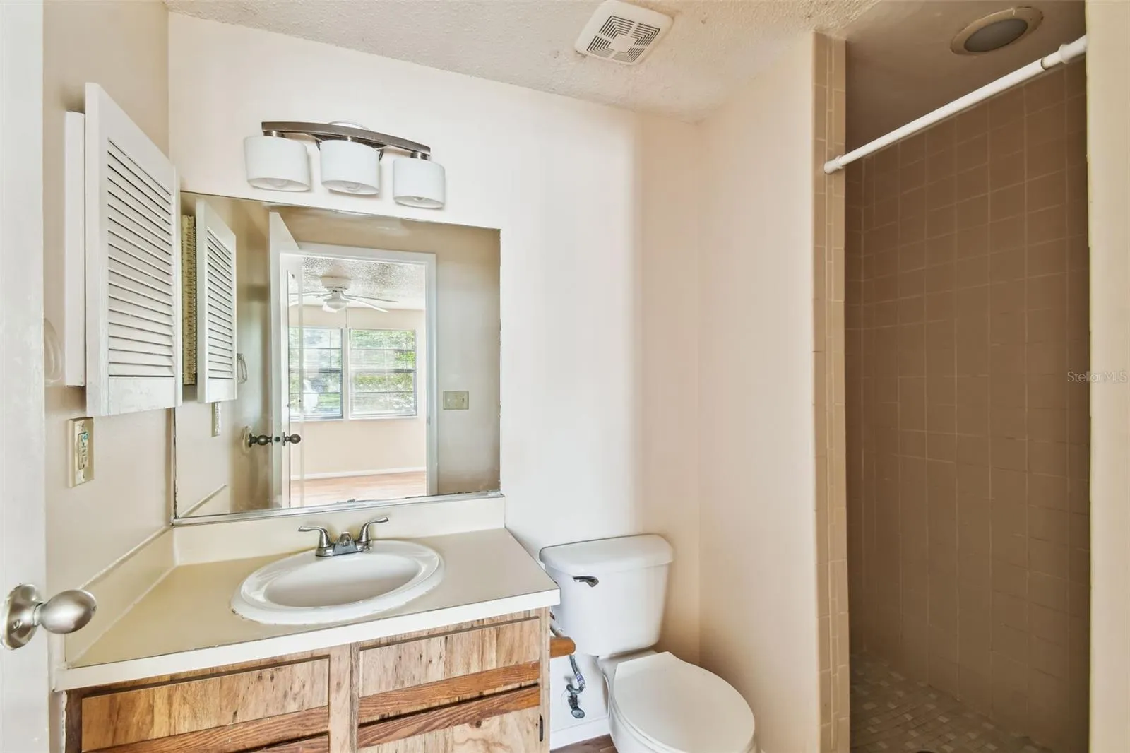 129 CAMPHOR CIR #F, #F