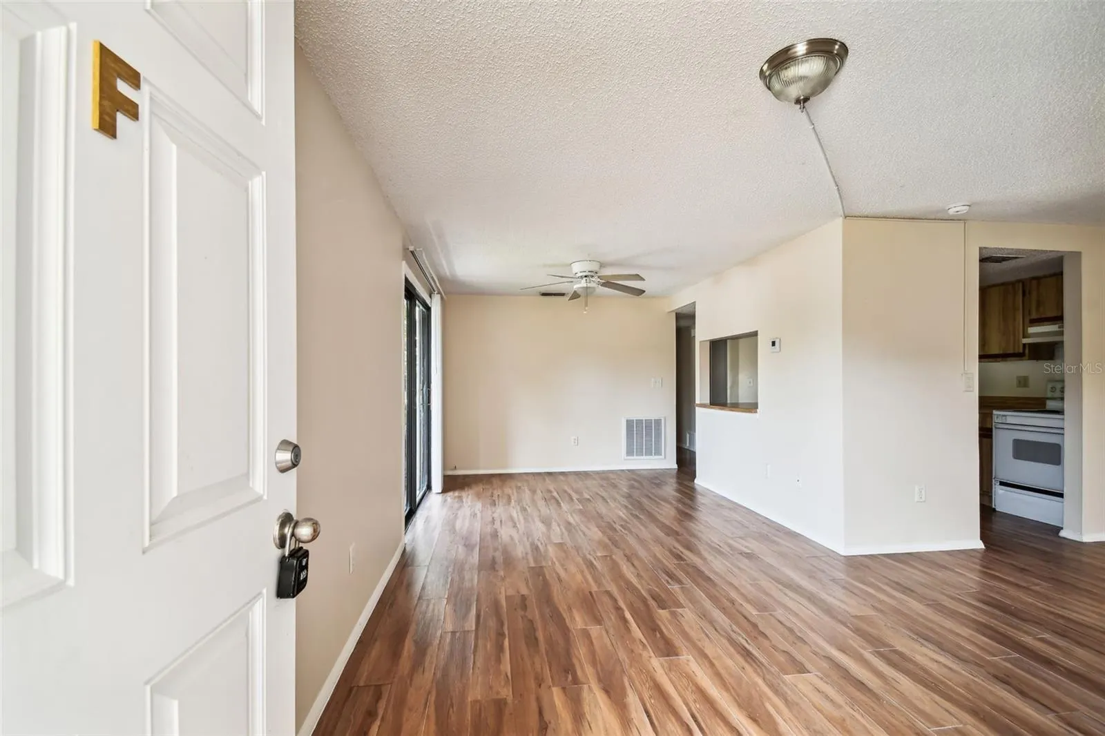 129 CAMPHOR CIR #F, #F