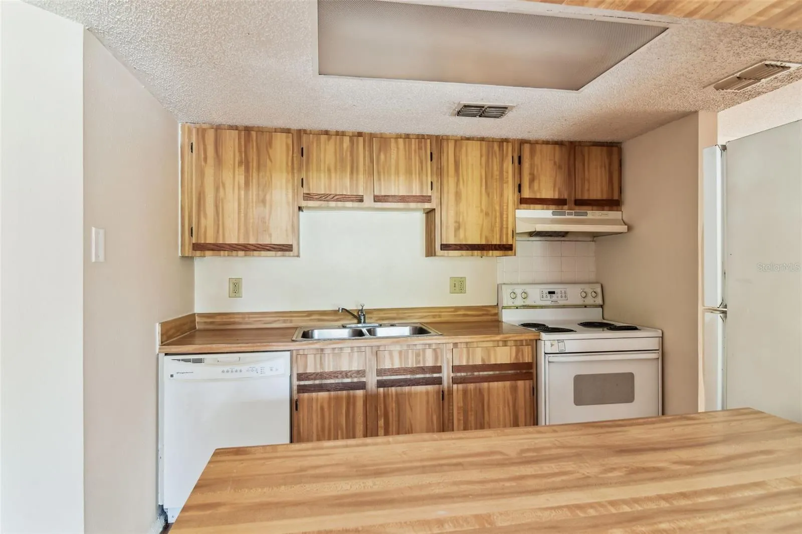 129 CAMPHOR CIR #F, #F