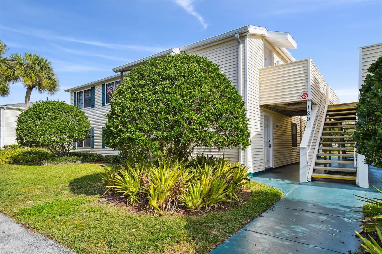 129 CAMPHOR CIR #F, #F