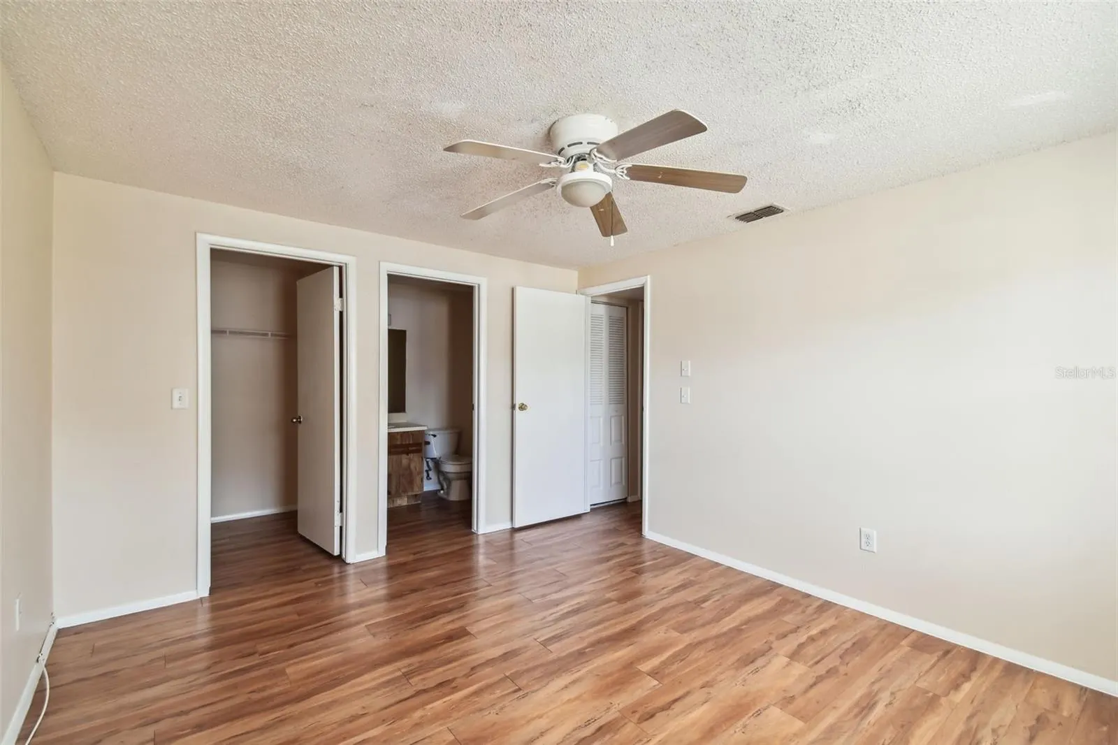 129 CAMPHOR CIR #F, #F