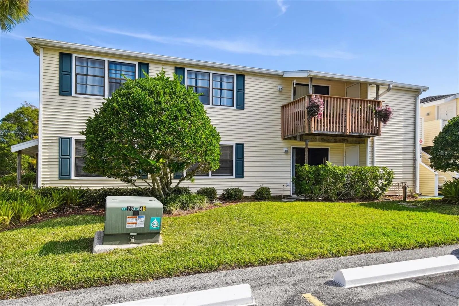 129 CAMPHOR CIR #F, #F