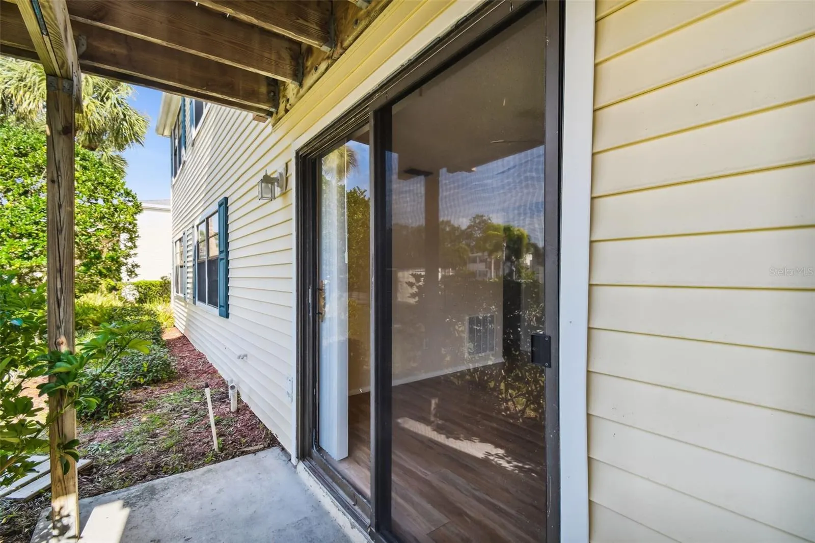129 CAMPHOR CIR #F, #F