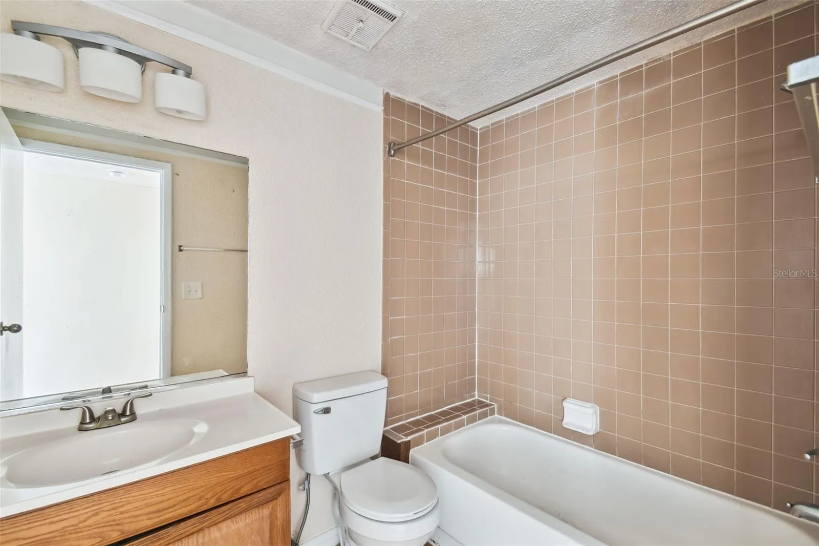 129 CAMPHOR CIR #F, #F