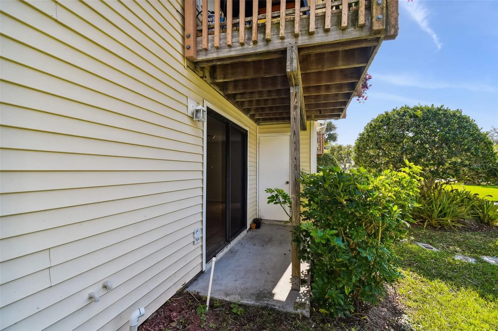 129 CAMPHOR CIR #F, #F