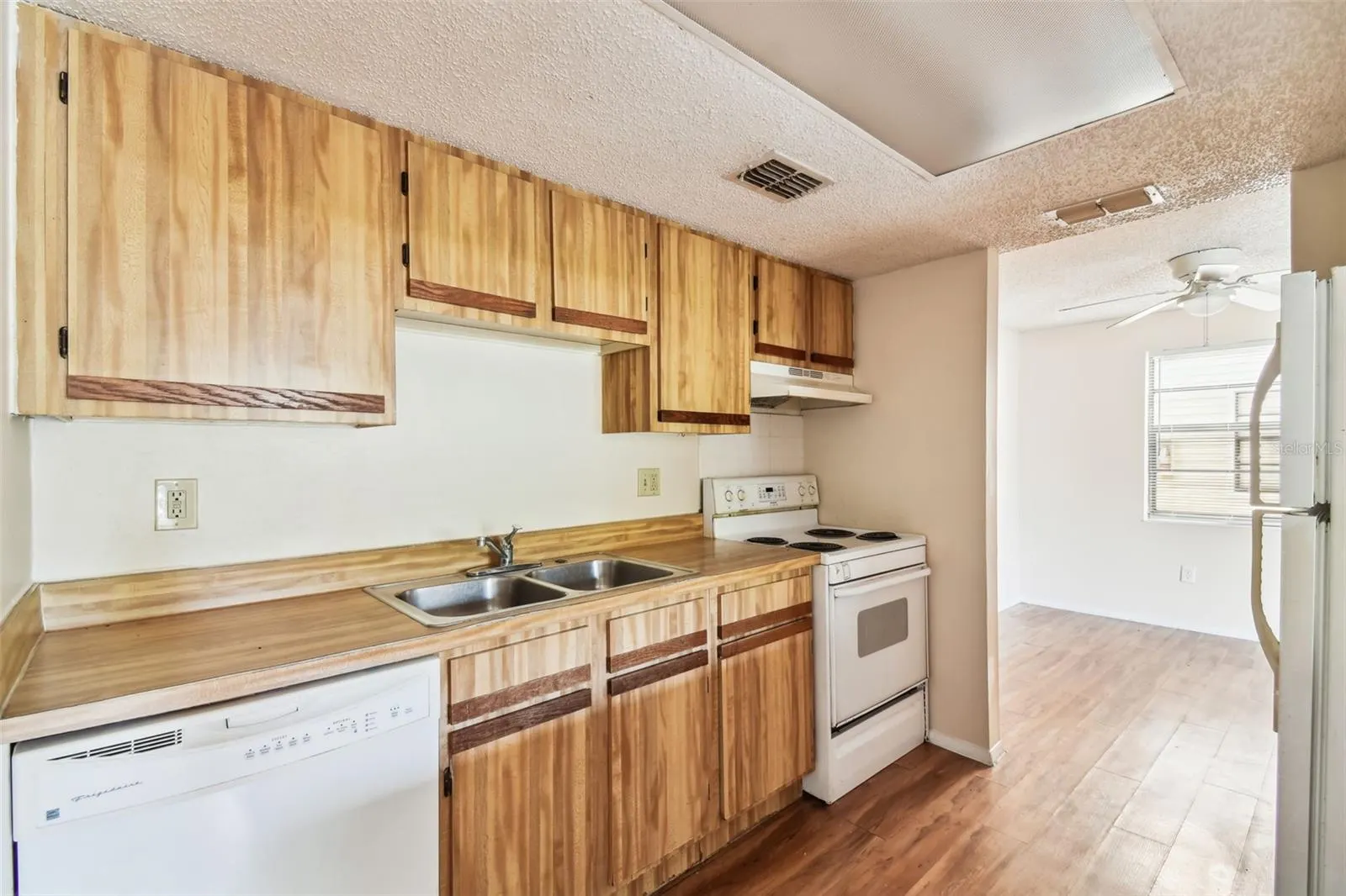 129 CAMPHOR CIR #F, #F