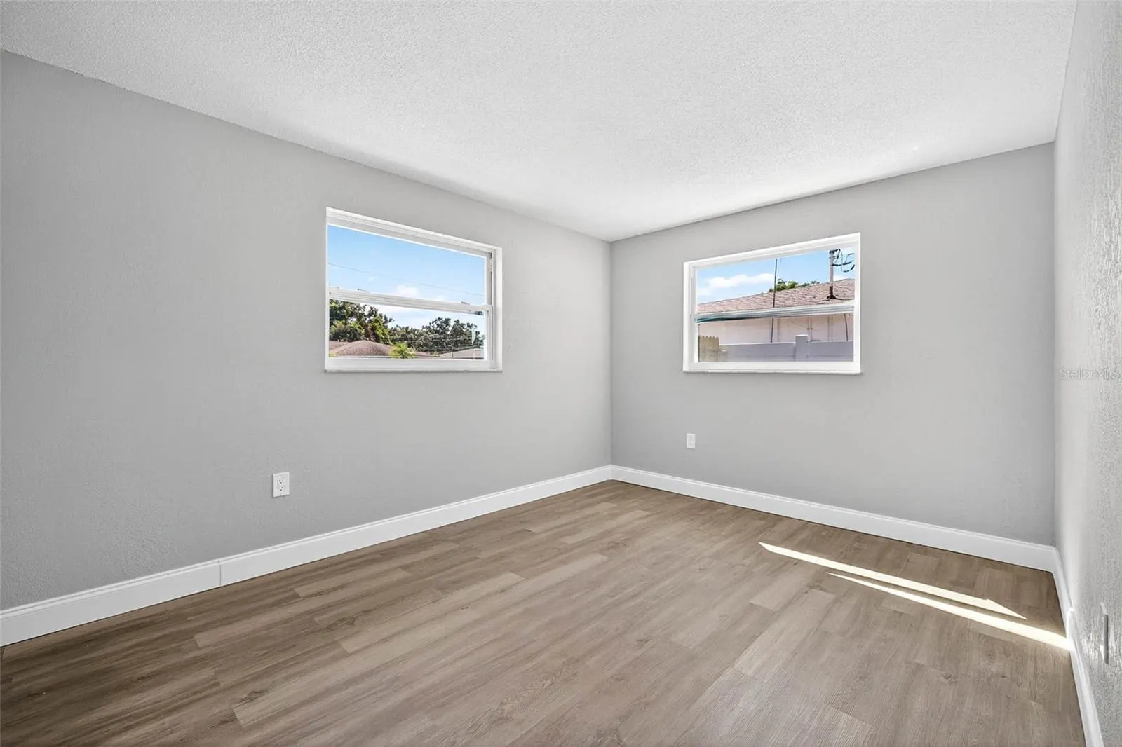1486 CAROLYN LN