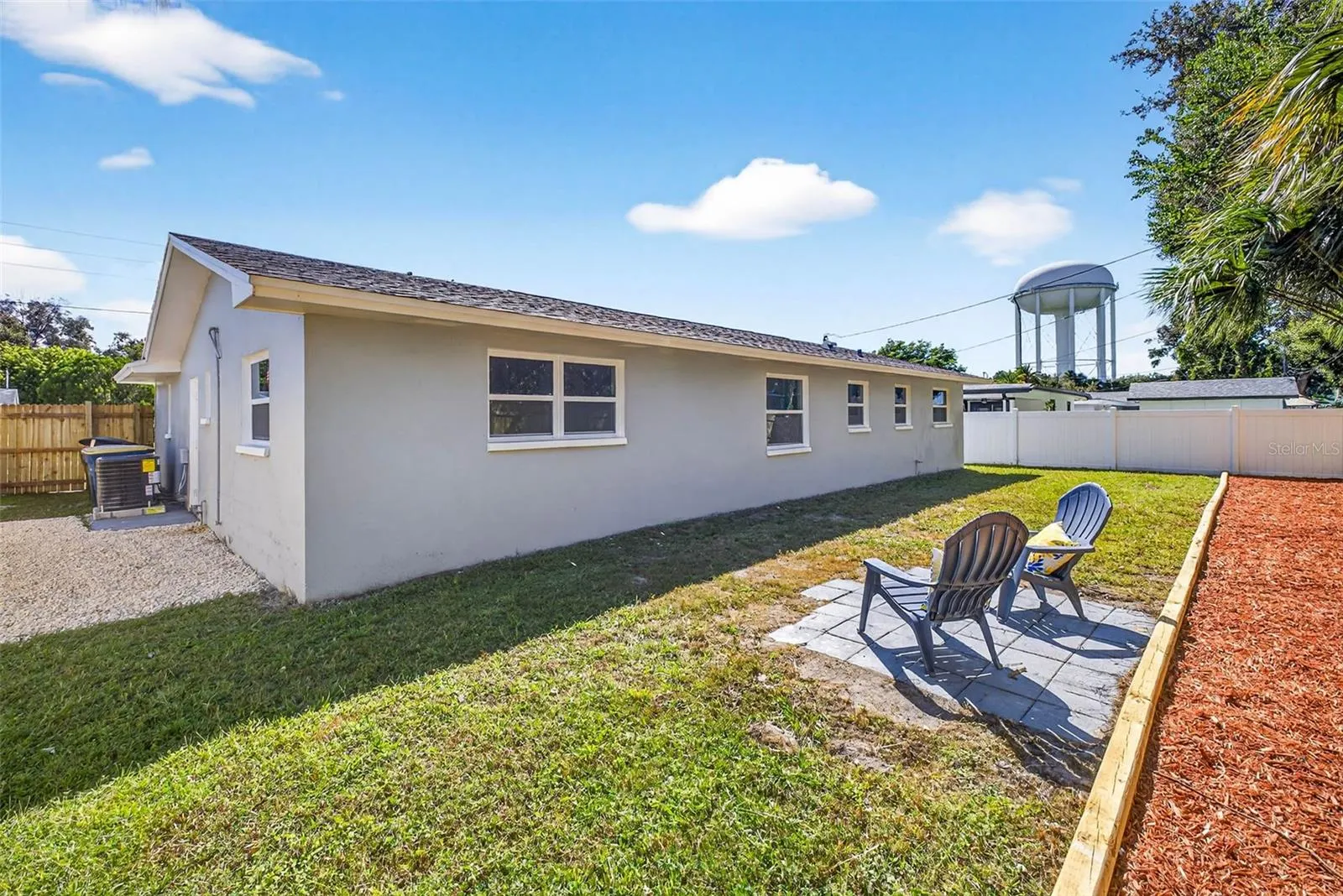 1486 CAROLYN LN