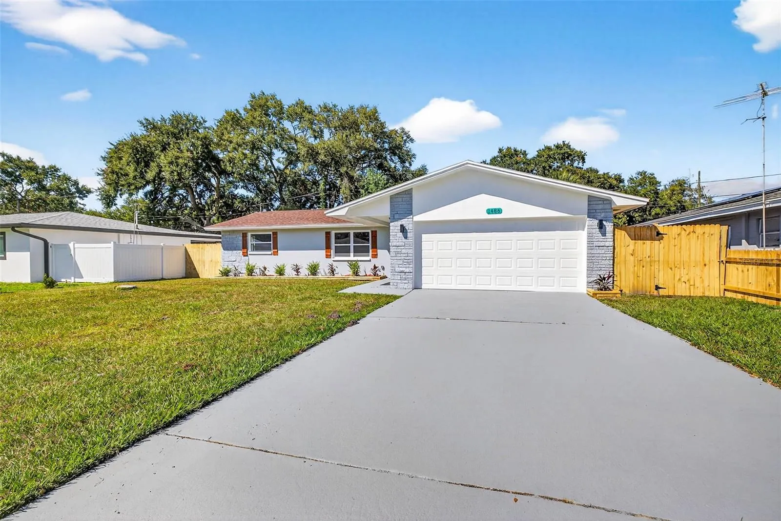 1486 CAROLYN LN