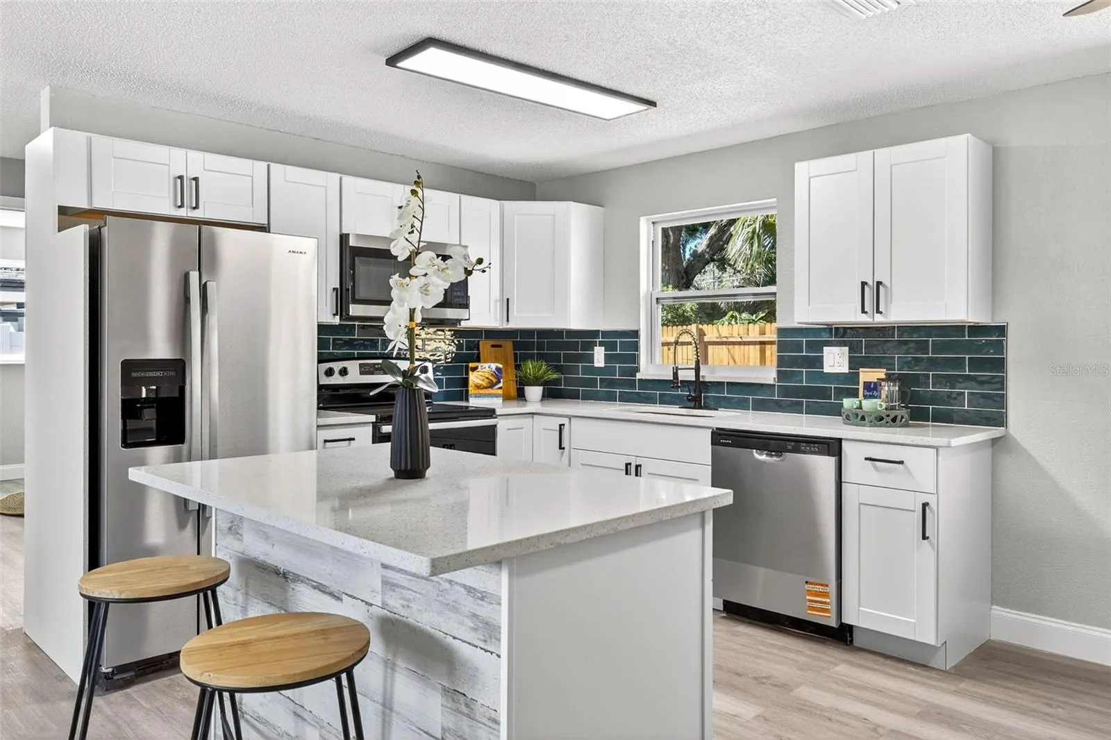 1486 CAROLYN LN