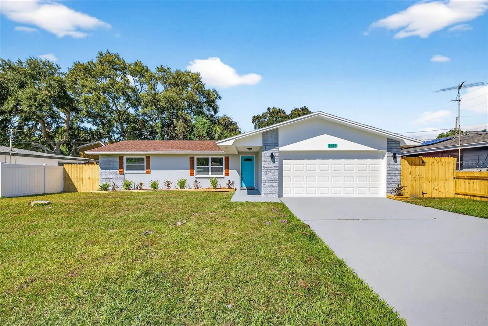1486 CAROLYN LN