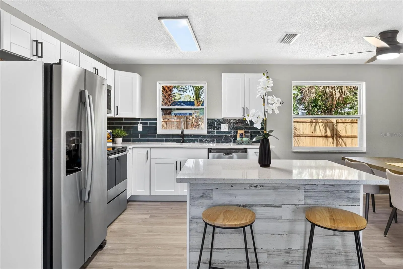 1486 CAROLYN LN