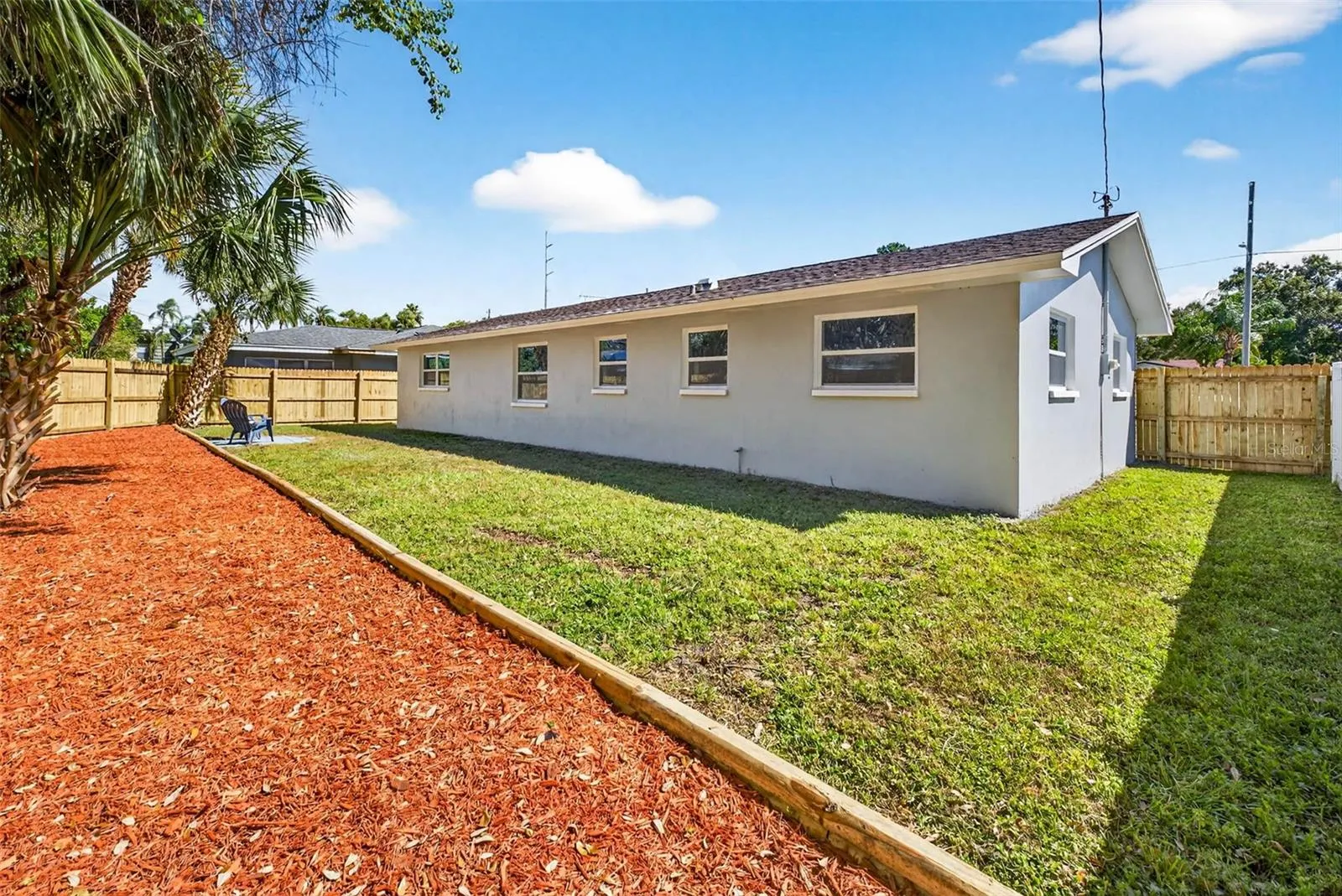 1486 CAROLYN LN